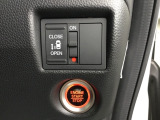 【助手席側パワースライドドア】です。リモコンや運転席のスイッチ操作で楽々自動開閉。