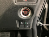 Hondaセンシング用の、VSA(ABS+TCS+横滑り抑制)解除とレーンキープアシストシステムのメインスイッチなどはハンドルの右側に装備しています。