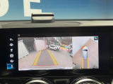 ●360℃アラウンドビューモニター+バックカメラ『まるで車を上から見渡しているかの如く車両周辺を映し出し、駐車支援をしてくれる便利な機能です!』