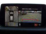 360°ビューモニター搭載!車両上方から見たトップビューや、フロントビュー、リアビュー、左右サイドビューの映像をディスプレイに表示し、安全確認をサポートします!