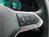 オーディオ機能やデジタルメーターの表示変更などステアリングから手を離さずに操作でき、快適なドライビングをサポートします。