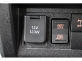 「2WD」「4WD AUTO」「4WD LOCK」をスイッチで切替可能。路面状態や目的に合った3つの走行モードを選択できます
