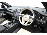 ベンテイガ V8 4WD リネン/黒革 マリナーD/スタイリングSPEC