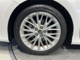 【タイヤ・ホイール】235/45R18の純正アルミタイヤになります。スタッドレスタイヤもこのサイズをお求め下さい。