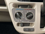 マニュアルエアコン装着車です。お好みのモ-ドに設定して、快適な室内温度をお楽しみ下さい。