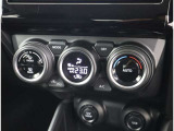 オートエアコンで車内の温度管理もらくらくです!安心して運転に集中できます!