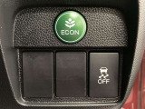 緑のECONスイッチをONにすると、アクセルの踏み込みのムラを穏やかにし、エアコンも省エネモードになります^^