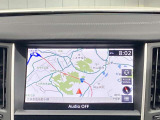 【大画面ツインディスプレイ】上画面(8インチワイド画面)地図、燃費情報など、常に表示しておきたい優先度の高い情報を表示するほか、音声認識など、ステアリングスイッチで操作可能な機能に関する情報表示。