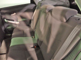 ★プリウスは後部座席も快適スペースを確保しております。内装のクリーニングも施工済みで綺麗な状態です。お車の状態や詳細はポイント5四日市松本店専用フリーダイヤル 0078-6002-854810 まで♪