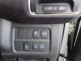 ドライブモードの切り替えスイッチやメーター内の照度を変更できるスイッチなどが装着されています。
