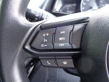 運転姿勢を崩さずにオーディオ操作が可能なステアリングオーディオスイッチ。Bluetooth接続でハンズフリー通話も可能です!