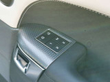 運転席、助手席には3つのメモリー機能が付いております。