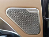 【MERIDIANサウンドシステム】英国の歴史あるオーディオブランド「MERIDIAN」の音響システムを搭載。車内音響を臨場感豊かに、いつものドライブを「想い出」に変えてくれます。