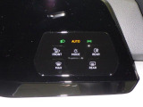 タッチコントロール。ライト機能やアシストシステムなどのスイッチを、指先で触れることによりスムーズに操作できます。