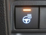 ステアリングヒーター付き。寒い日のドライブも、手のひらから温めてくれます。