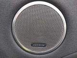 【MERIDIAN】英国の老舗オーディオブランド「MERIDIAN」のサウンドシステムを搭載。低音から高音までをクリアに再現し車内に臨場感溢れる音響空間を提供。