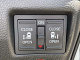 両側オートスライドドアです。運転席のスイッチで簡単にドアの開閉ができるので、とても便利な装備です♪