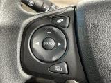 【ステアリングリモコン】手元のボタンから、オーディオやナビなどの操作ができるので、よそ見をせずに安全に運転に集中できます!