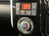 【オートエアコン】選択した温度に室内温度を自動的に調整してくれます。快適にドライブできますよ♪