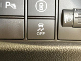 【問合せ:0749-27-4907】【横滑り防止装置】車両の横滑りを感知すると、自動的に車両の進行方向を保つように車両を制御します。雨の日など滑りやすい路面状況でも安全な運転が可能です。