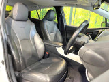【問合せ:0749-27-4907】【合皮レザーシート】汚れのふき取りが容易でメンテナンスもが簡単な、機能性に優れる合成皮革を採用した上質なシートです。座り心地もよく、高級感あふれる心地良い車内空間