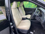 【合皮レザーシートカバー】汚れのふき取りが容易でメンテナンスもが簡単な、機能性に優れる合成皮革を採用した上質なシートです。座り心地もよく、高級感あふれる心地良い車内空間を演出してくれます。