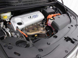 2AZ-FXE型 2.4L 直4 DOHCエンジンと2JM型 交流同期電動機のハイブリットシステム搭載、FF駆動です。