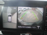 アラウンドビューモニター。上空から見下ろしているかのような映像を映し出して、駐車をスムースにアシストします。