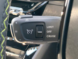 アクティブクルーズコントロール(ストップ&ゴー機能付) 前走車がいる場合はレーダーと車載カメラがその速度と距離を検知し自動制御によって適切な車間距離を保ちます