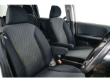 運転席のスペースはゆったりしていて、視界も広く確保されているので普段の運転からロングドライブまで快適です。