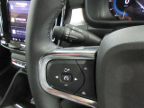 全車速追従機能付ACC(アダプティブクルーズコントロール)が長距離ドライブの疲労を軽減します、操作スイッチはハンドル左側に配置されています。