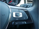 オーディオやメーターの操作ボタンが付いているので走行中、ハンドルから手を離すことなく簡単に操作が出来ます。