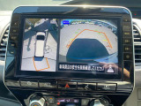 上からまる見え!アラウンドビューモニターの画像です。純正ナビに映してあります。お車を真上から見たような映像を映し出す事によって、車両の周囲を確認し、駐車時や発進時の運転をサポートします。