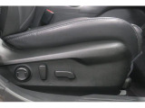 調整無段階の電動シートは最適なシートポジションを提供、どんな方にもピッタリのシートポジションを実現します。