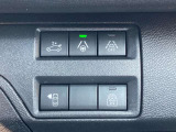 運転席からリアゲートの開閉を行うことも可能です。チャイルドロックやレーンキープアシストなどの操作も可能です