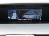 マルチファンクションディスプレイに、左前タイヤ付近と前方を映し出す、サイドビューモニターと、フロントカメラを装備しています。
