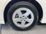 【タイヤ・ホイール】195/65R15の純正アルミタイヤになります。スタッドレスタイヤもこのサイズをお求め下さい。