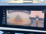 ●パノラミックビューモニター:専用のカメラにより、上から見下ろしたような視点で360度クルマの周囲を確認することができます☆死角部分も確認しやすく、狭い場所での切り返しや駐車もスムーズに行えます。