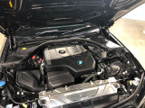 BMW 2.0L 直列4気筒ツインパワーターボ ガソリンエンジン :バルブトロニック(無段階可変バルブリフト)、ダイレクトインジェクションシステム、ダブルVANOS(吸排気無段階可変バルブタイミング)