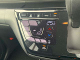 タッチパネル式オートエアコンで温度を設定するだけで快適な車内温度を維持することができます!