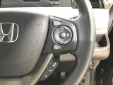 Hondaセンシング!追突軽減ブレーキ ミリ波レーダーで車間一定のアダプティブクルーズコントロールACC 車線維持支援システムLKAS等のスイッチはステアリングホイールに装備されています。