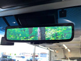 【デジタルインナーミラー】後席の大きな荷物や同乗者で後方が確認しづらい時でも安心!カメラが撮影した車両後方の映像をルームミラー内に表示。クリアな視界で状況の確認が可能です!