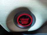 [キーレスプッシュスタートシステム]リモコンキーが車内にある状態でブレーキを踏みながらボタンを押すだけで、エンジンのスタートが出来ます!