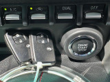 【スマートキー&プッシュスタート】鍵を挿さずにポケットに入れたまま鍵の開閉、エンジンの始動まで行えます。