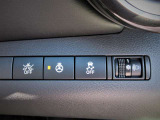 エマージェンシブレーキ&踏み間違い衝突防止アシスト・ステアリングヒーター・VDC(横滑り防止装置・ヘッドライトレベライザーのスイッチです。