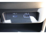 インストルメントパネルにUSB電源ソケットがあります。USBデバイスやiPod/iPhoneまたはAn-droidスマートフォンを接続できます。