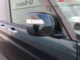 ドアミラーにウィンカーが付いて、周りの車に「ウインカー&ハザード」を気付いてもらえる装備です。だから、安全・安心。