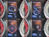 マルチインフォメーションディスプレイの一例です。左上から右に、ブースト/油温表示、パワー/トルク表示、モーションモニター、デジタル速度計です。他、ペダル操作ログ、燃費、平均速度などが見られます。