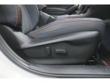 調整無段階の電動シートは最適なシートポジションを提供。どんな方にもピッタリのシートポジションを実現します。