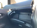 車内は意外と小物が溢れがちです。ティッシュBOXも収納できる大容量インストアッパーボックス完備!